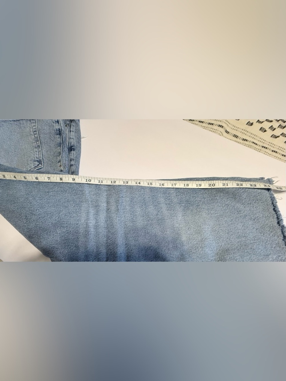 Good American Distressed Straight Leg Jeans Light Wash Size 10 / 30 Raw Hem - Picture 9 of 10